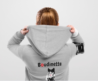 Sweat-shirt avec logo à l'avant, et dessin "Boudinette" à l'arrière