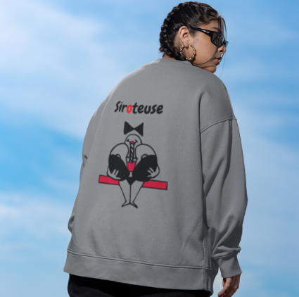 Sweat-shirt avec logo et texte à l'avant, et dessin "Siroteuse" à l'arrière