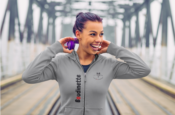 Sweat-shirt avec logo et texte à l'avant, et dessin "Surfeuse" à l'arrière