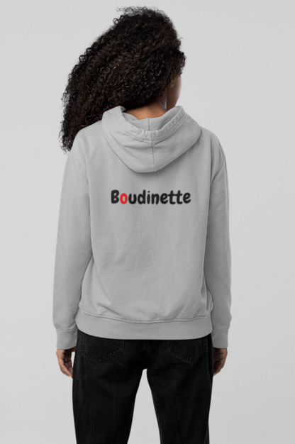 Sweat-shirt avec logo et texte à l'avant, et inscription "Boudinette" à l'arrière