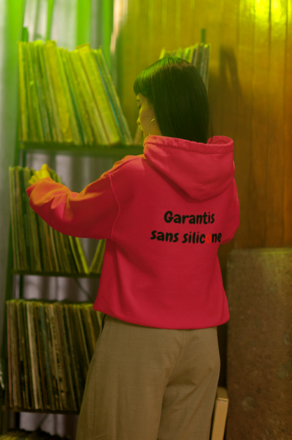 Sweat-shirt avec logo à l'avant, et inscription "Garantis sans silicone" à l'arrière