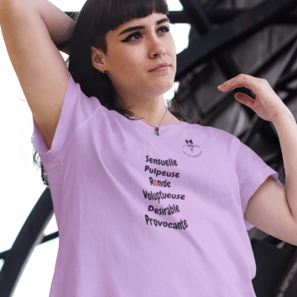 T-shirt "Sensuelle, pulpeuse, ronde, voluptueuse, désirable, provocante" avec le dessin au dos