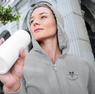 Sweat-shirt avec logo à l'avant, et dessin "Siroteuse" à l'arrière