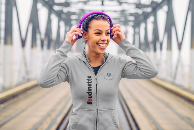 Sweat-shirt avec logo et texte à l'avant, et dessin "Surfeuse" à l'arrière