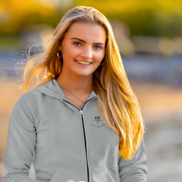 Sweat-shirt avec logo à l'avant, et inscription "Boudinette" à l'arrière