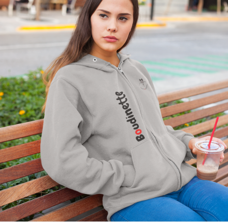 Sweat-shirt avec logo et texte à l'avant, et inscription "Bas les pattes" à l'arrière