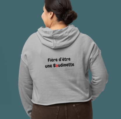 Sweat-shirt avec logo à l'avant, et inscription "Fière d’être une Boudinette" à l'arrière