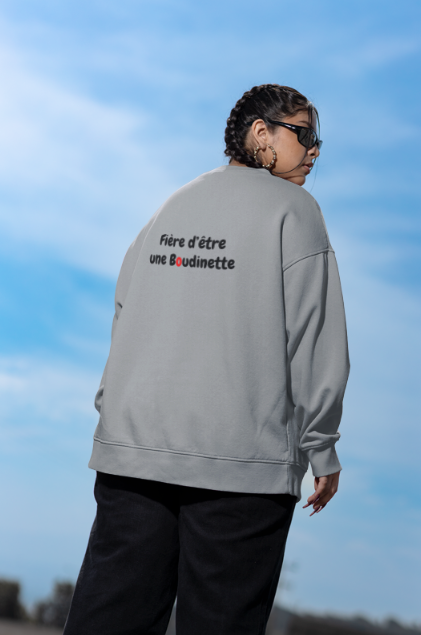 Sweat-shirt avec logo et le texte à l'avant, et inscription "Fière d’être une Boudinette" à l'arrière