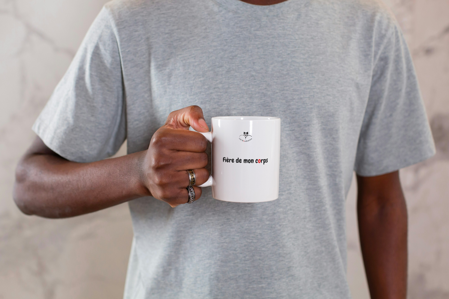 La tasse avec le message "Fière de mon corps"